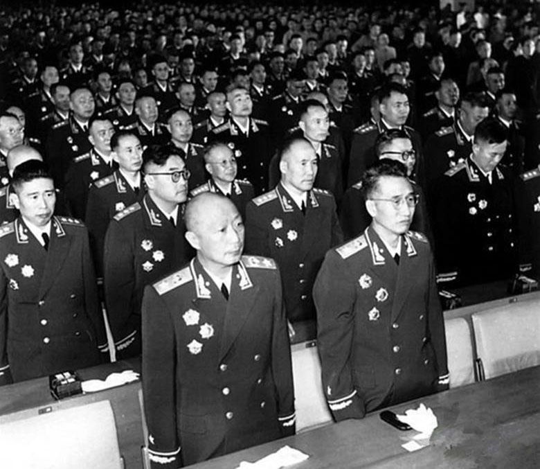 因此,到了1955年授衔时,由余心清来担任主持人,再合适不过了.