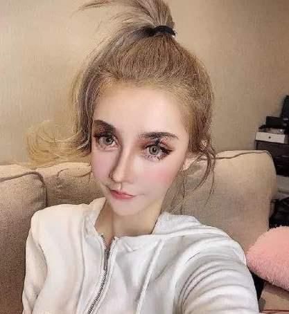 变形计韩安冉19岁整容33次被老公连扇20次