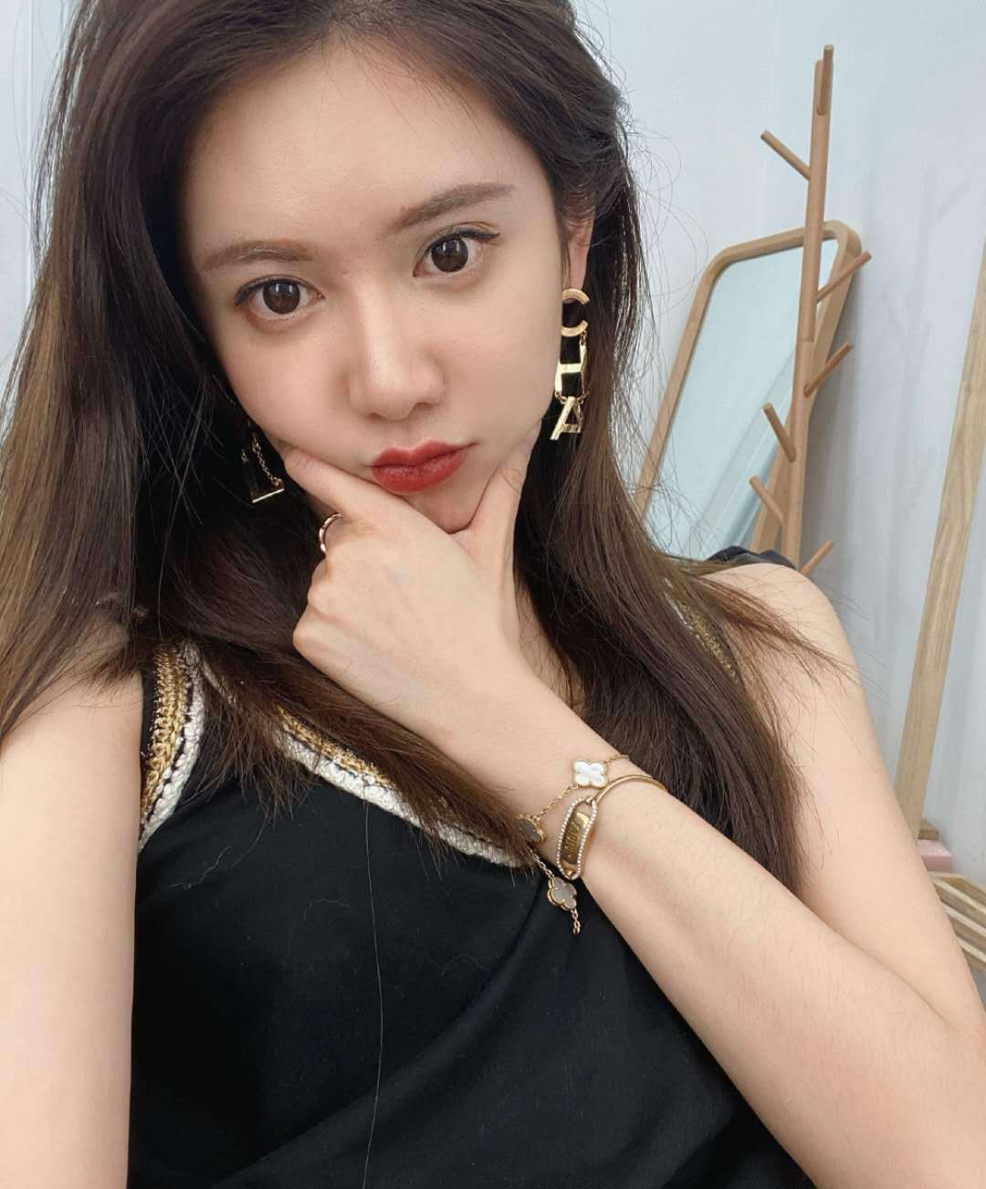 nba主播一姐美娜性感照合集,肤白貌美,烈焰红唇,怪不得成一姐