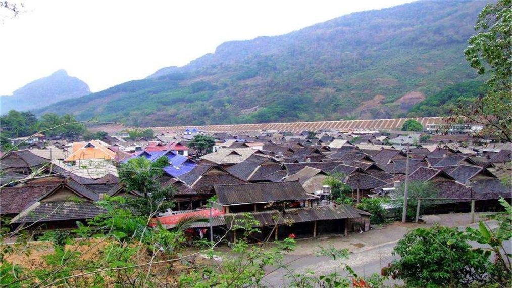 云南深山中与缅甸交界的村庄,被原始森林包围,像世外桃源一般
