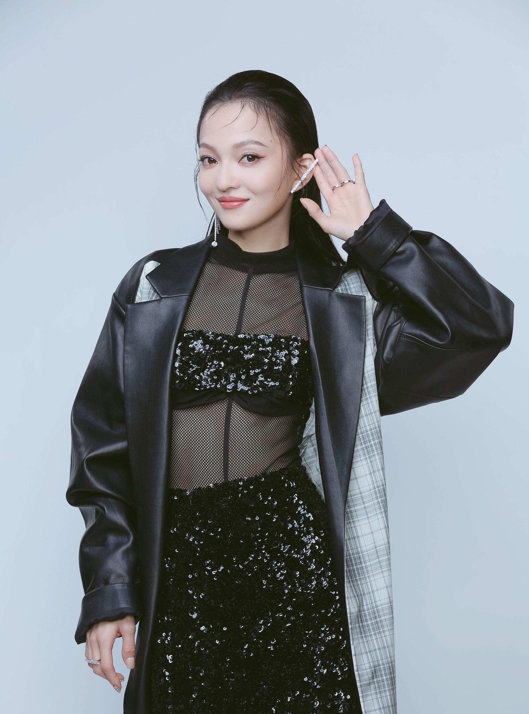 张韶涵穿搭耍心机为掩饰自己小个子劣势