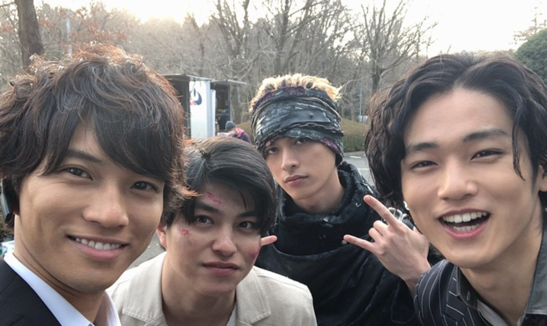 假面骑士01 剧因疫情停拍 演员们纷纷转去开直播 疫情 假面骑士01 伊兹 新浪新闻