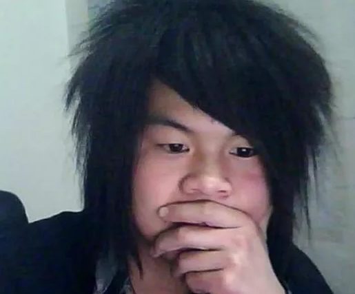 但若是你追求另类,整日打扮成杀马特的造型,那么在女孩子眼中你已经是