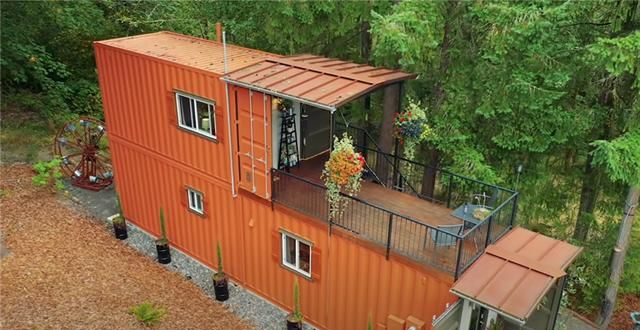 仅用3个集装箱就打造成小复式,室内装旋转式楼梯,这也太酷了吧