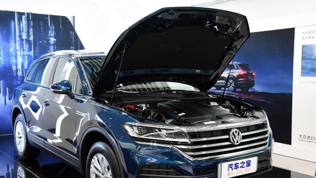 大众车标害惨了它:卡宴同平台,空气悬架,5秒破百都救不了