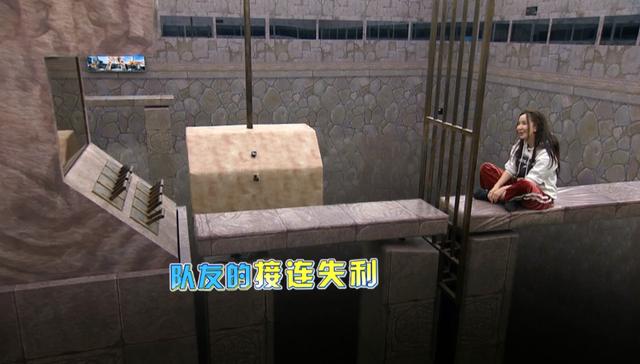 分别参与"石锤密室","石板密室"和"炸弹密室"三大关卡却都以失败告终