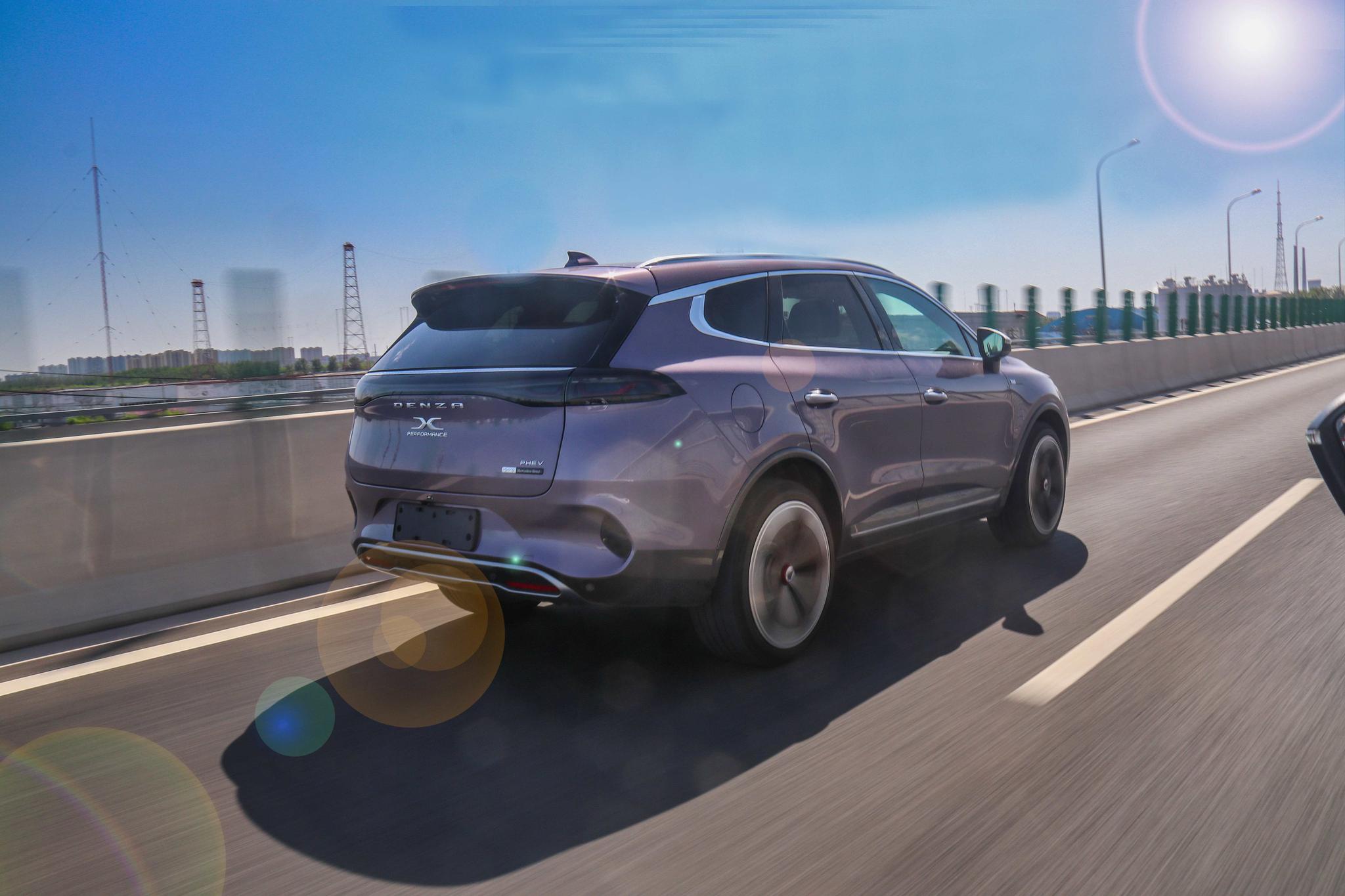 "明目张胆"贴标奔驰!试驾腾势x phev版-新浪汽车