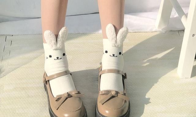 lo娘把兔子穿在脚上不仅减龄还十分可爱少女感满满