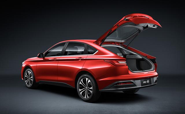 8.48万买中型掀背轿跑车,车长4米9,标配10.25英寸大屏