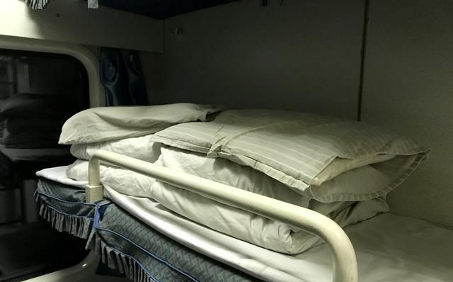 我国首列全卧铺列车,全程727公里不停站,乘客一觉睡到终点
