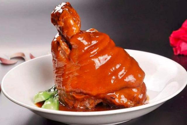 甜而不腻的"东坡肘子",川菜中的经典,揭秘背后的故事!