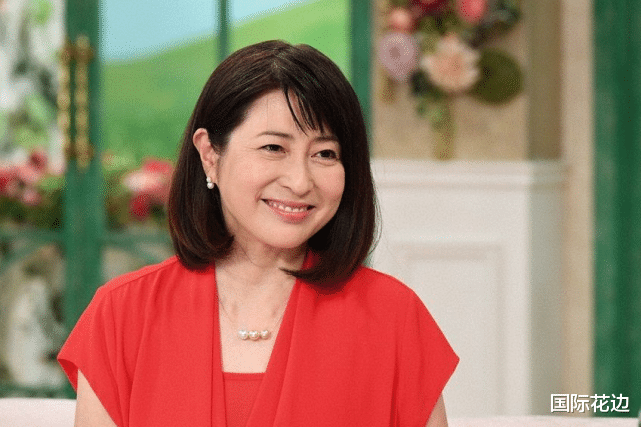 日本女演员因新冠去世,第二天骨灰送到家,丈夫含泪迎接