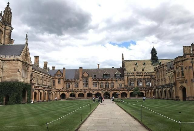 全球最美大学之一,历史悠久景色堪称一绝