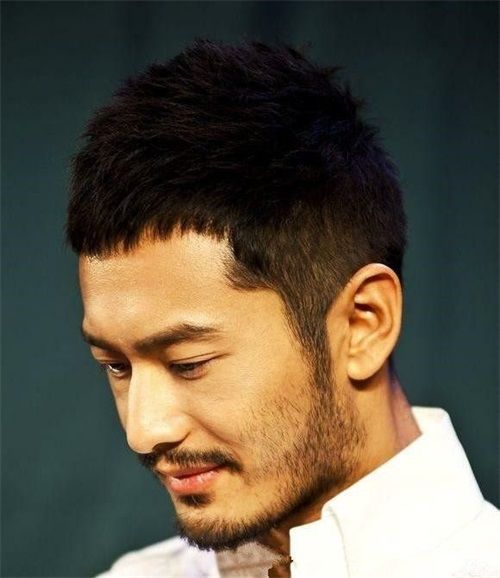 留着小胡子的男明星,吴秀波优雅,陈伟霆成熟,他最邋遢!