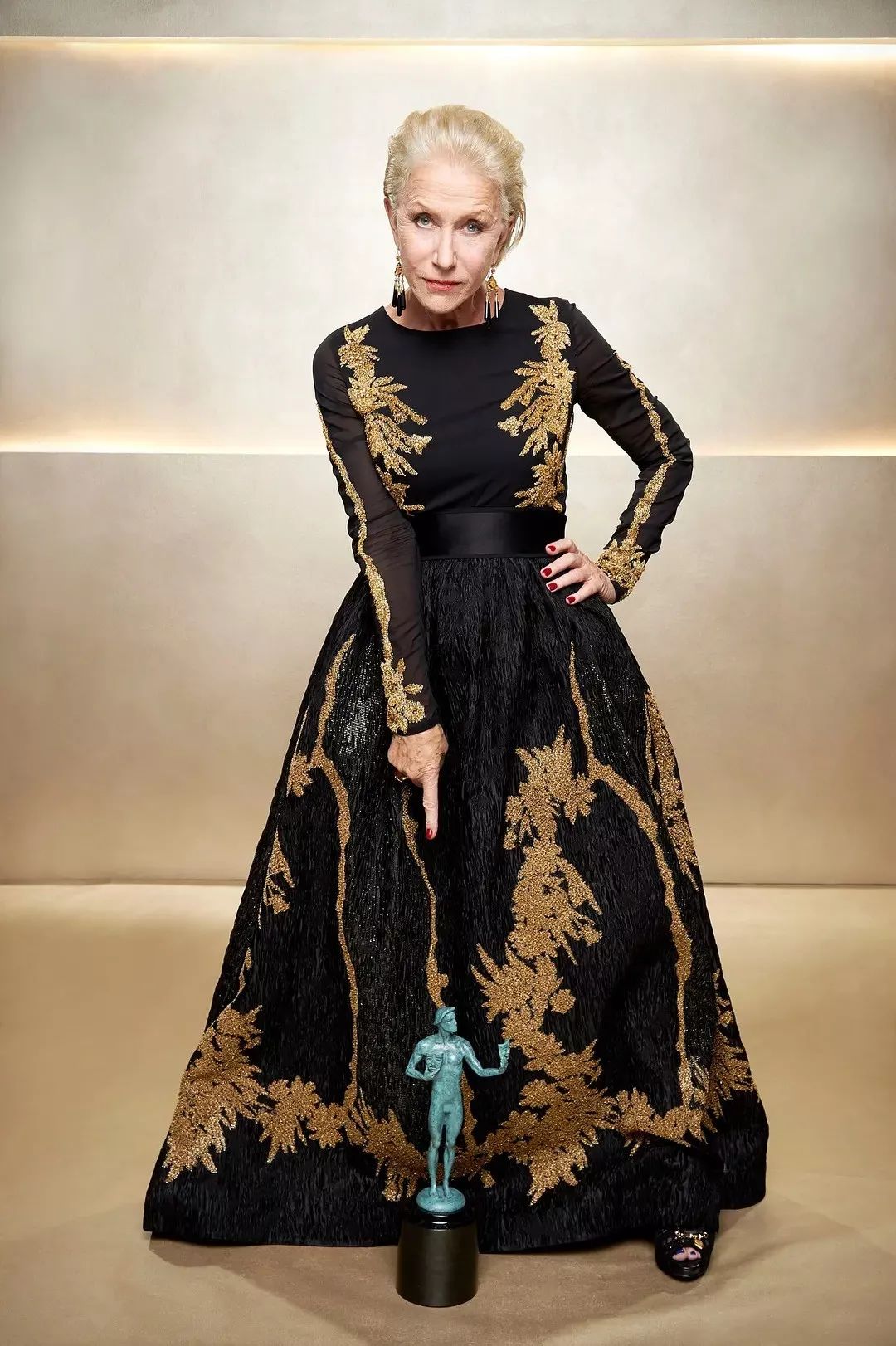 为了撕掉"敢脱"标签,她一等就是半辈子|海伦·米伦|女王|海伦_新浪