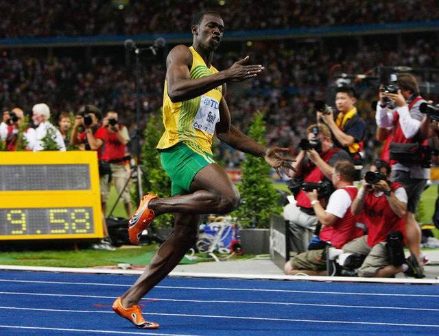 本周四,4个月后即将满34周岁的博尔特,在社交平台上与英国前跨栏世界