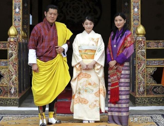 29岁不丹王后闪耀晚宴!穿民族服装别具一格,获天皇绅士弯腰礼