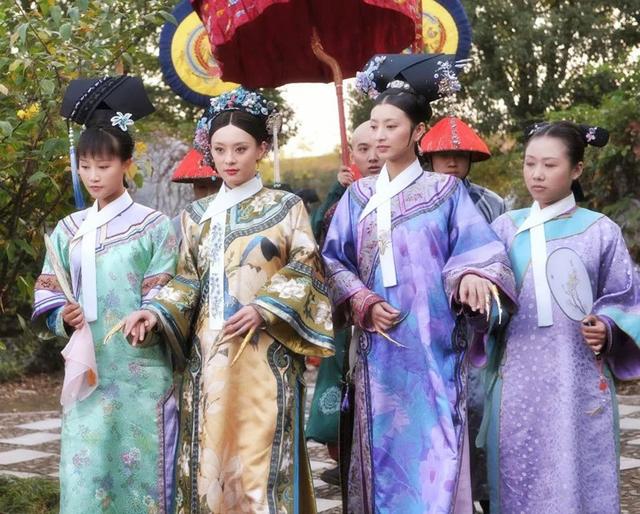 在古代,这类衣服普通人根本不敢穿,可一旦穿上定是尊贵无比