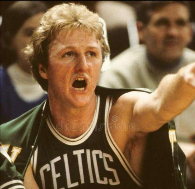 盘点各个时期湖人球迷"最讨厌"的球员,詹姆斯堪比拉里伯德