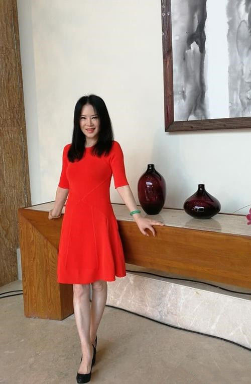 付笛生和任静真实啊,出席活动不再浓妆美颜,老态尽显坦荡面对