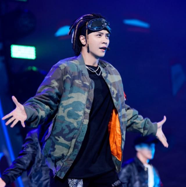 罗志祥果真是"运动达人"!穿街舞装帅到不行,粉丝都心动了