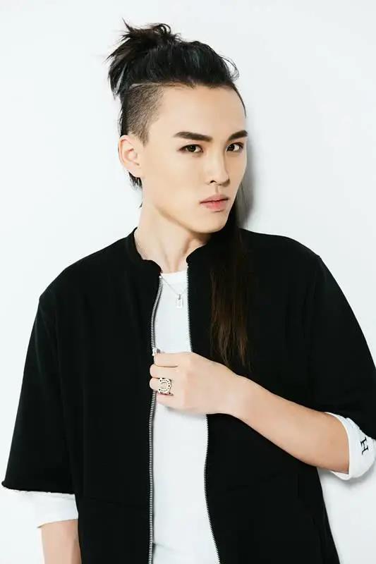 董贞|张玮|那英_新浪新闻