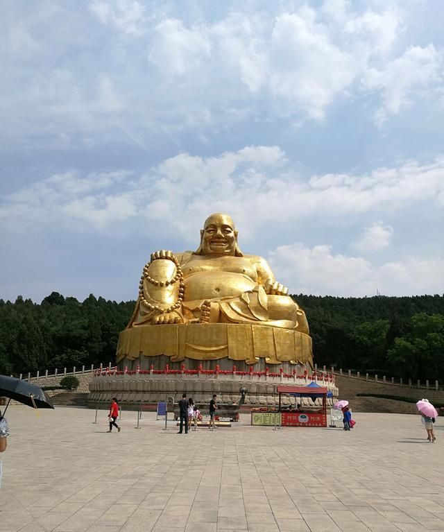 “济南三大名胜”之一，佛教圣地，山对济南城，人言帝舜耕