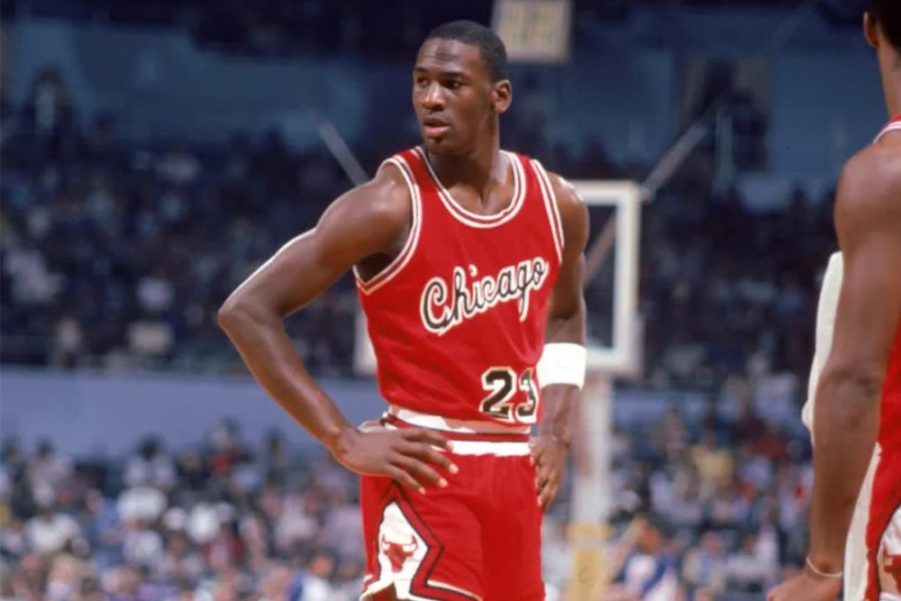 出道即巅峰,媲美最强科比!新秀赛季的乔丹大概是什么水平?