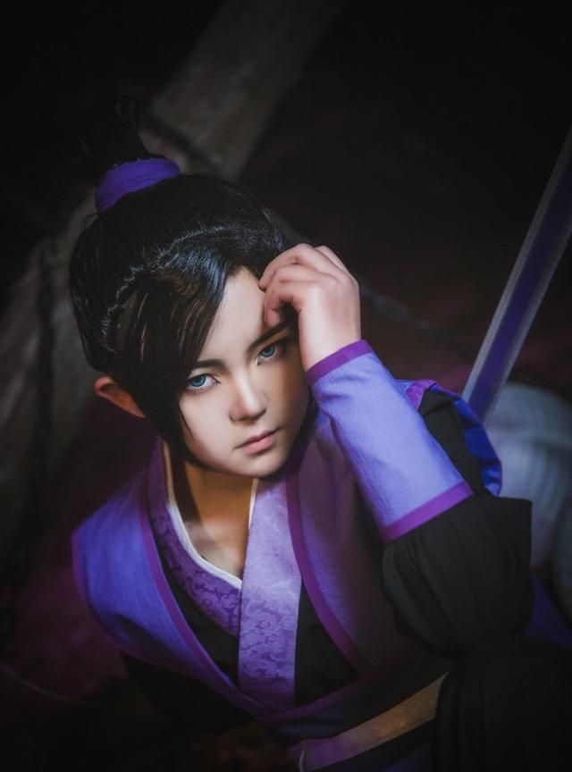 《魔道祖师》江澄cos,俊美男子,抬头的刹那竟有几分