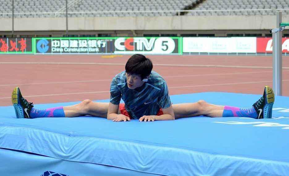 张国伟用脚扣篮火爆网络:怎么老是夸奖我