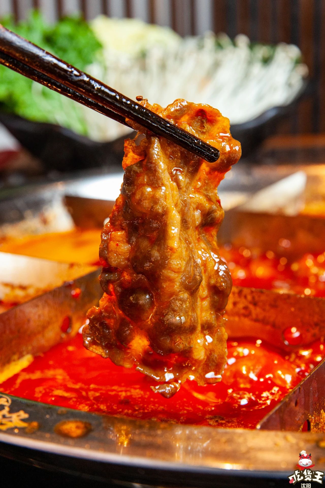 这家重庆火锅太硬核锅底足足五斤牛油还有做过牛奶浴的牛肉