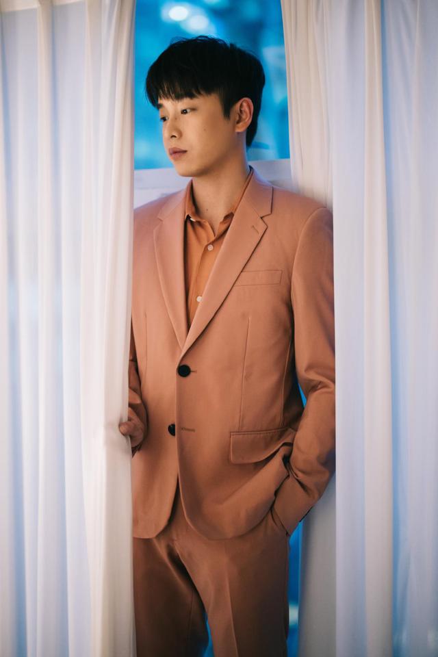 "猛男色"西装太温柔,果然颜值高任性