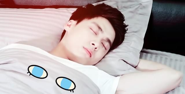 男星起床照有多惨?鹿晗懵圈,刘昊然迷茫,看到杨洋:不敢相信