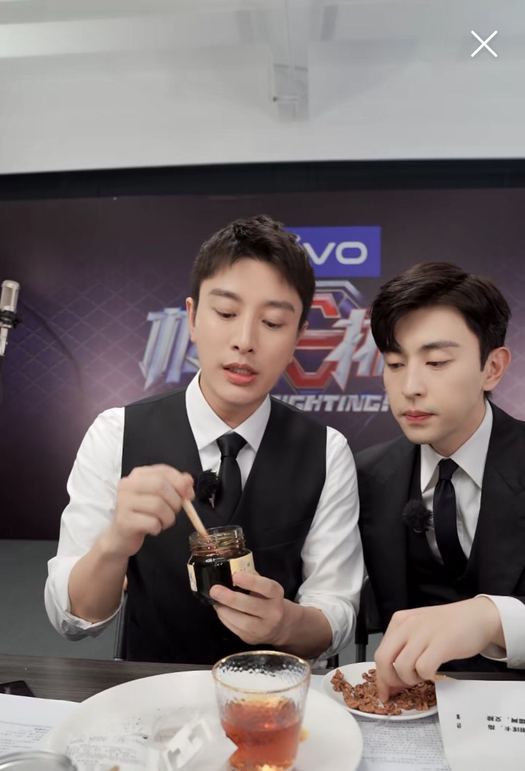 "极限男人团"难得直播:岳云鹏和邓伦秀才艺