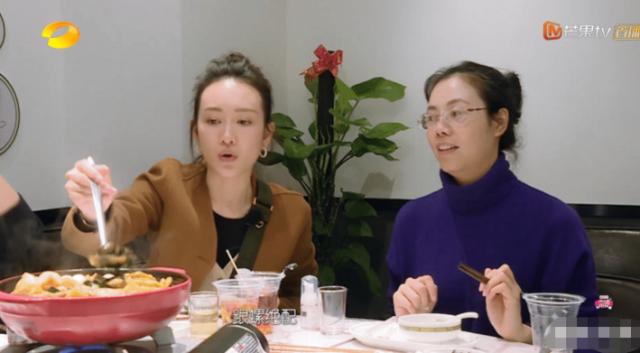 与初恋男友重逢,王鸥表现自然落落大方,男方不自信显露地位差距