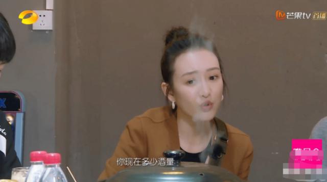 与初恋男友重逢,王鸥表现自然落落大方,男方不自信显露地位差距