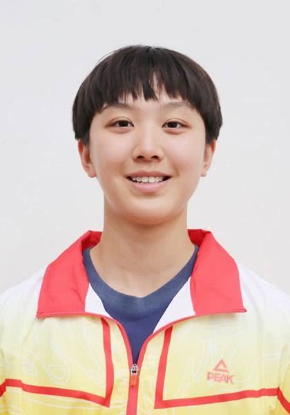 陈博雅是天津女排又一位零零后的小将,2000年出生,身高1.