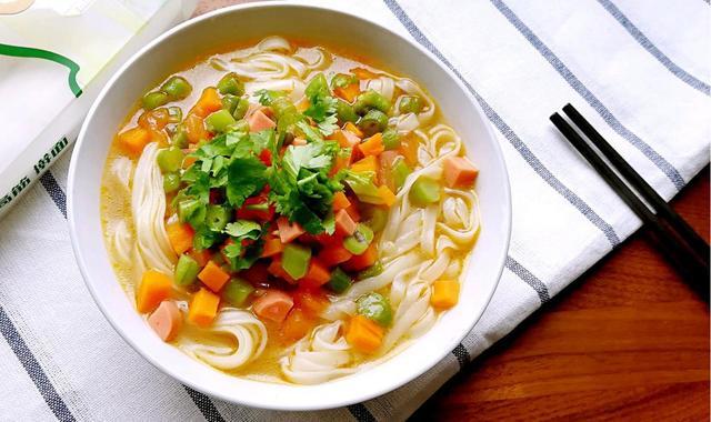 小挂面也有"大做法",炝汤面条味道好,吃上一碗暖乎乎