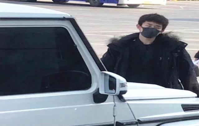 很多人都觉得这么多明星里面易烊千玺的奔驰大g是档次最低