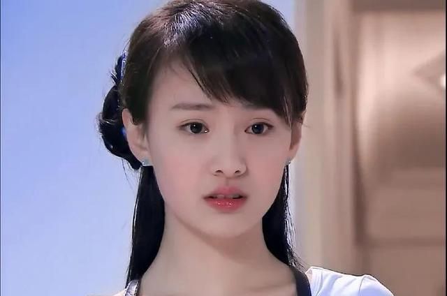 郑爽赌王千金纷纷发声,她曾为爱整容大变风格