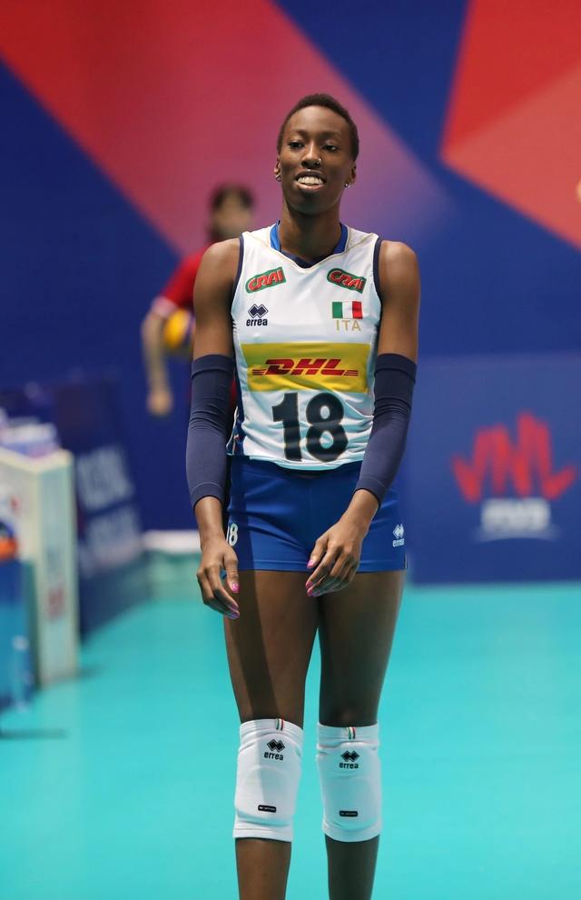 美国女排历史上有很多著名球星,海曼,汤姆,拉尔森,胡克尔等都是球迷