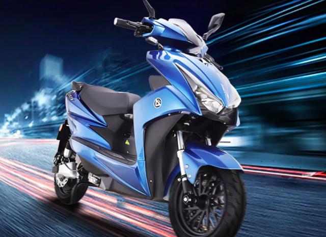 这款电动车最高速度85km/h,续航可达100公里,号称两轮小钢炮!