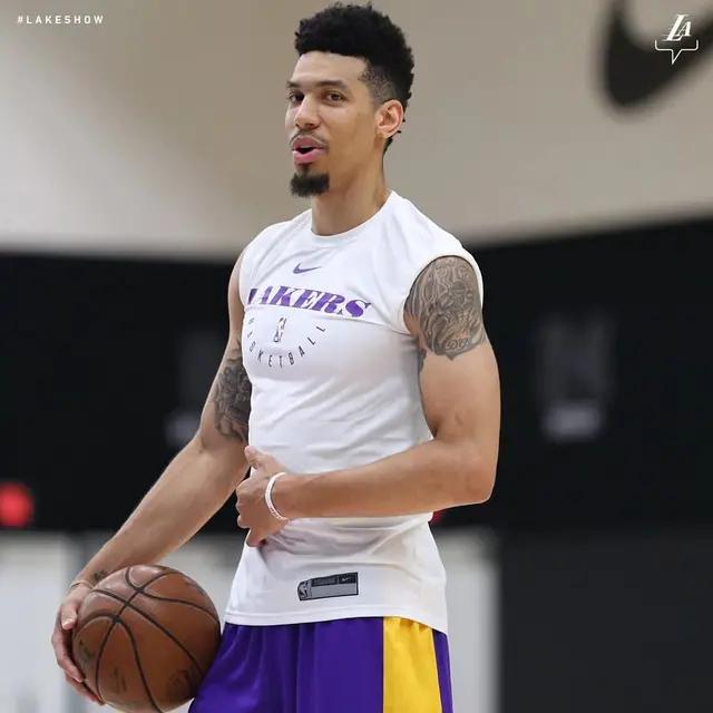 丹尼格林那么铁,他漂亮的真实正负值哪里来的?