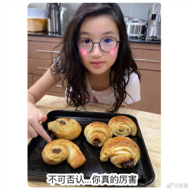 吴尊晒女儿的近照,9岁吴心怡已是个美少女了