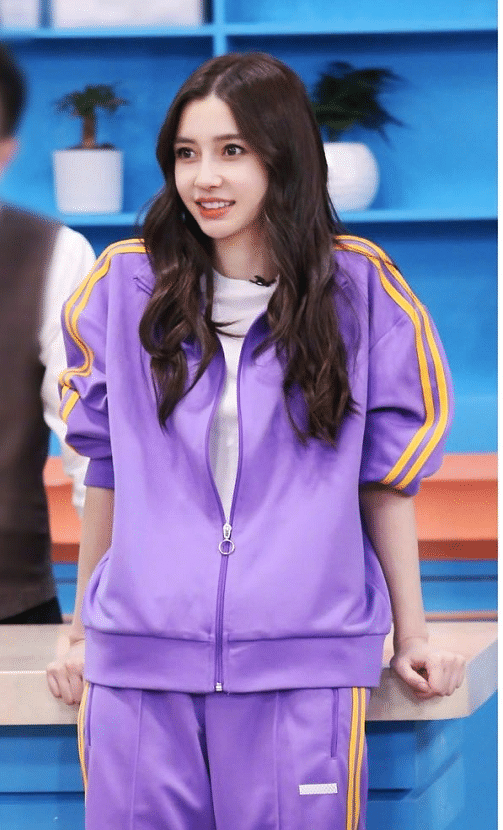 baby的紫色穿搭火了!成为今年的爆款,全娱乐圈都在穿