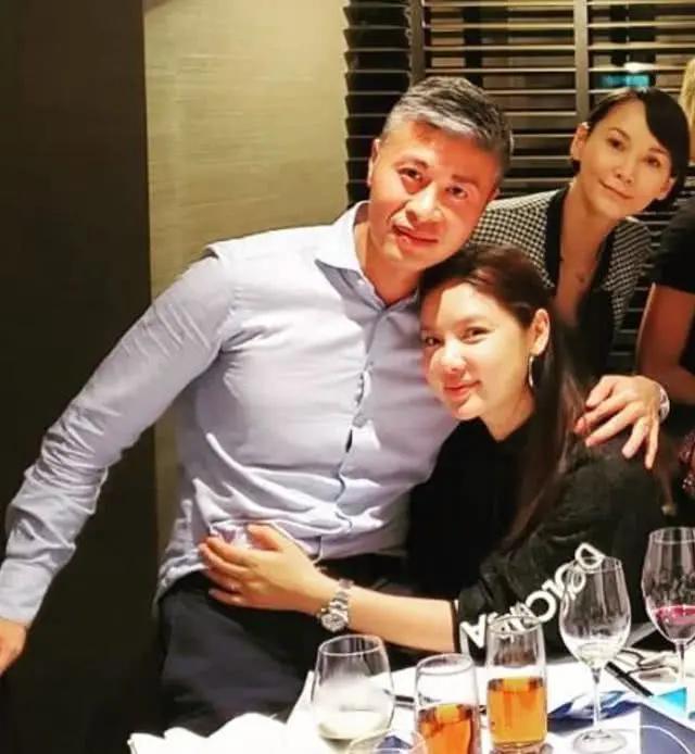 乐基儿儿子1岁生日害羞老公未露面hunter罕见站立模样呆萌