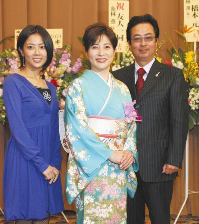 日本女演员因新冠去世第二天骨灰送到家丈夫含泪迎接