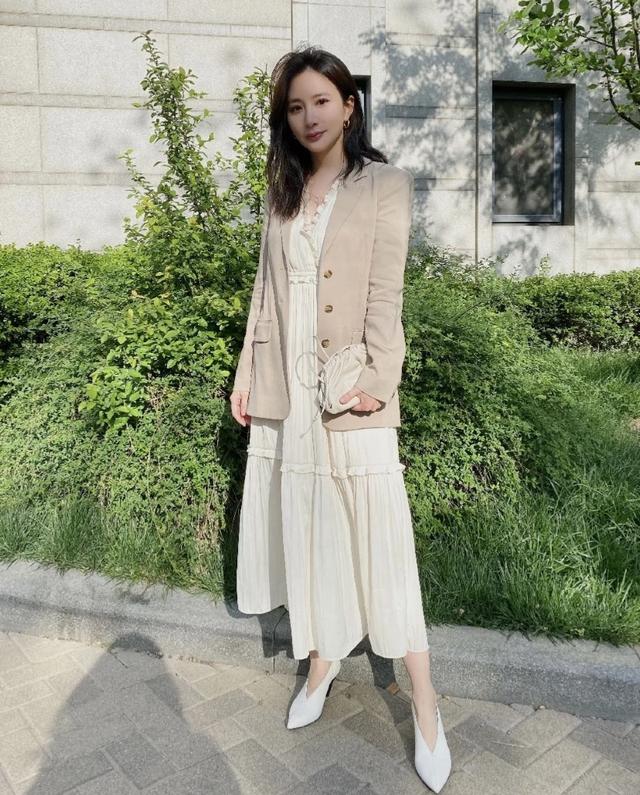 中年女性的穿搭范本:37岁熊乃瑾,小个子这样穿显高显瘦显高级