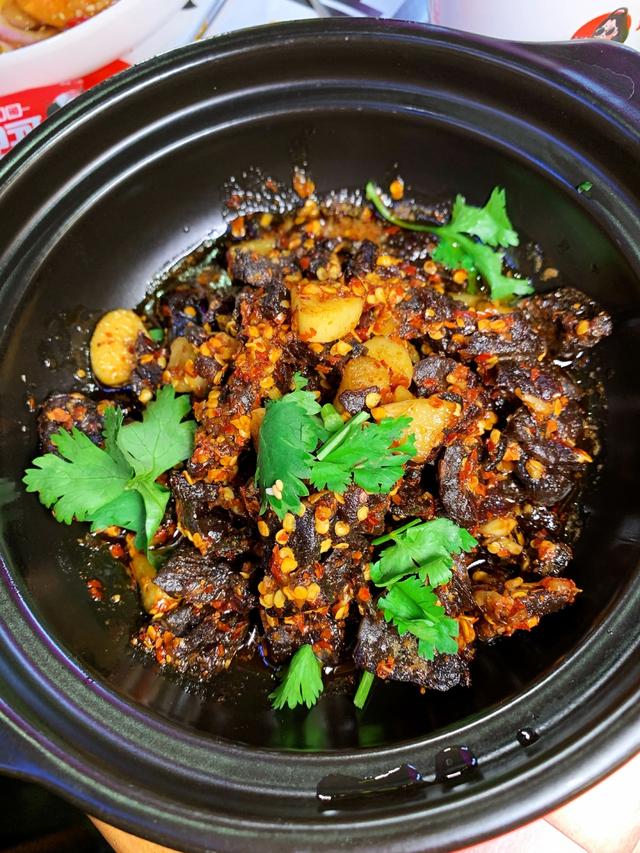 长春新开家延吉风味烧烤,黄牛大串肉感厚实,牛辣肺才9块9