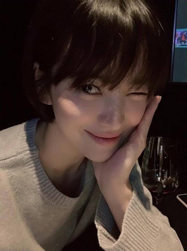 37岁宋慧乔换了款波波头发型,清爽美成高中生,看了很心动